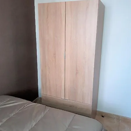 Flat -10 From Beach -2 Bedroom-balcony 아파트