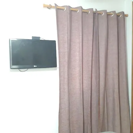 Flat -10 From Beach -2 Bedroom-balcony 아파트